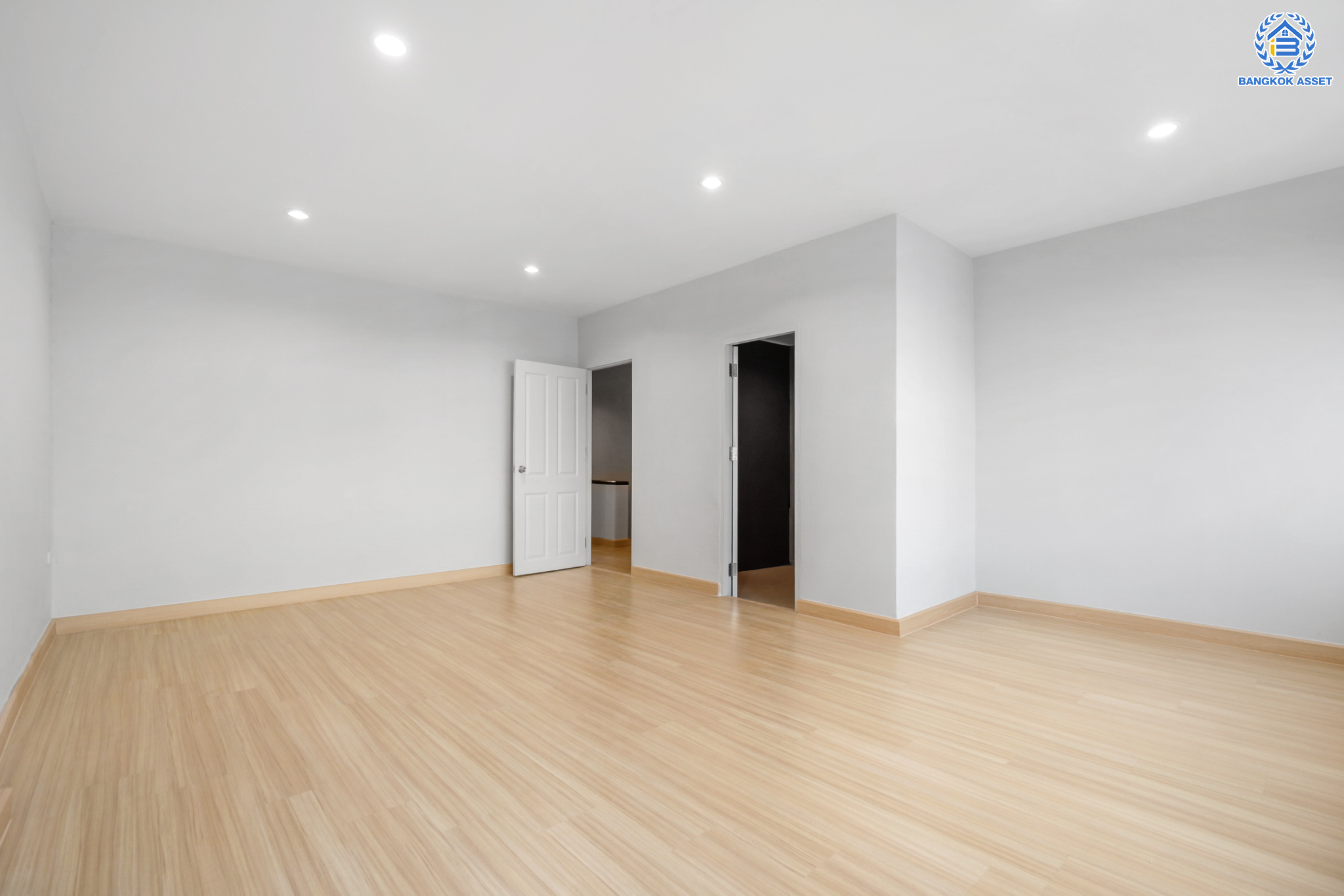 บ้านมือสองตกแต่งใหม่ ม.พิบูลย์การ์เด้นวิลล์ พิบูลย์สงคราม-พระราม5 ทาวน์โฮม 3 ชั้น หลังใหญ่! เนื้อที่ 26.1 ตร.ว. ฟังก์ชัน 4 ห้องนอน 5 ห้องน้ำ (มีห้องน้ำในตัวทุกห้อง) จอดรถได้ 2 คัน บนสุดยอดทำเล! เชื่อมถนนพิบูลย์สงคราม, วงศ์สว่าง, นครอินทร์ และติวานนท์ ใกล้จุดขึ้นทางด่วนศรีรัช-วงแหวนรอบนอก ใกล้รถไฟฟ้า "สถานีแยกติวานนท์"